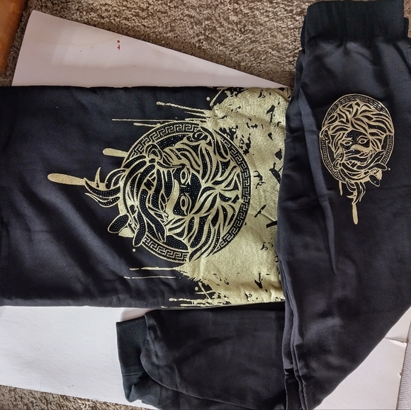 Tracksuit - Picture 7 of 7